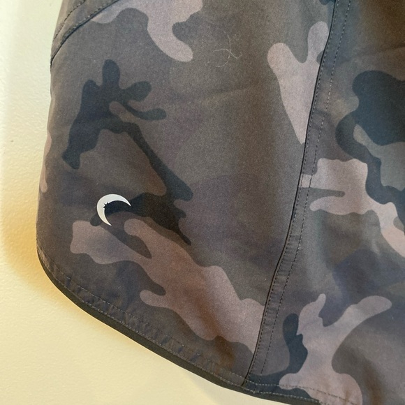 Zyia Active Reversible Flip It Running Shorts Forest Camo|Black Size Small - Picture 5 of 5